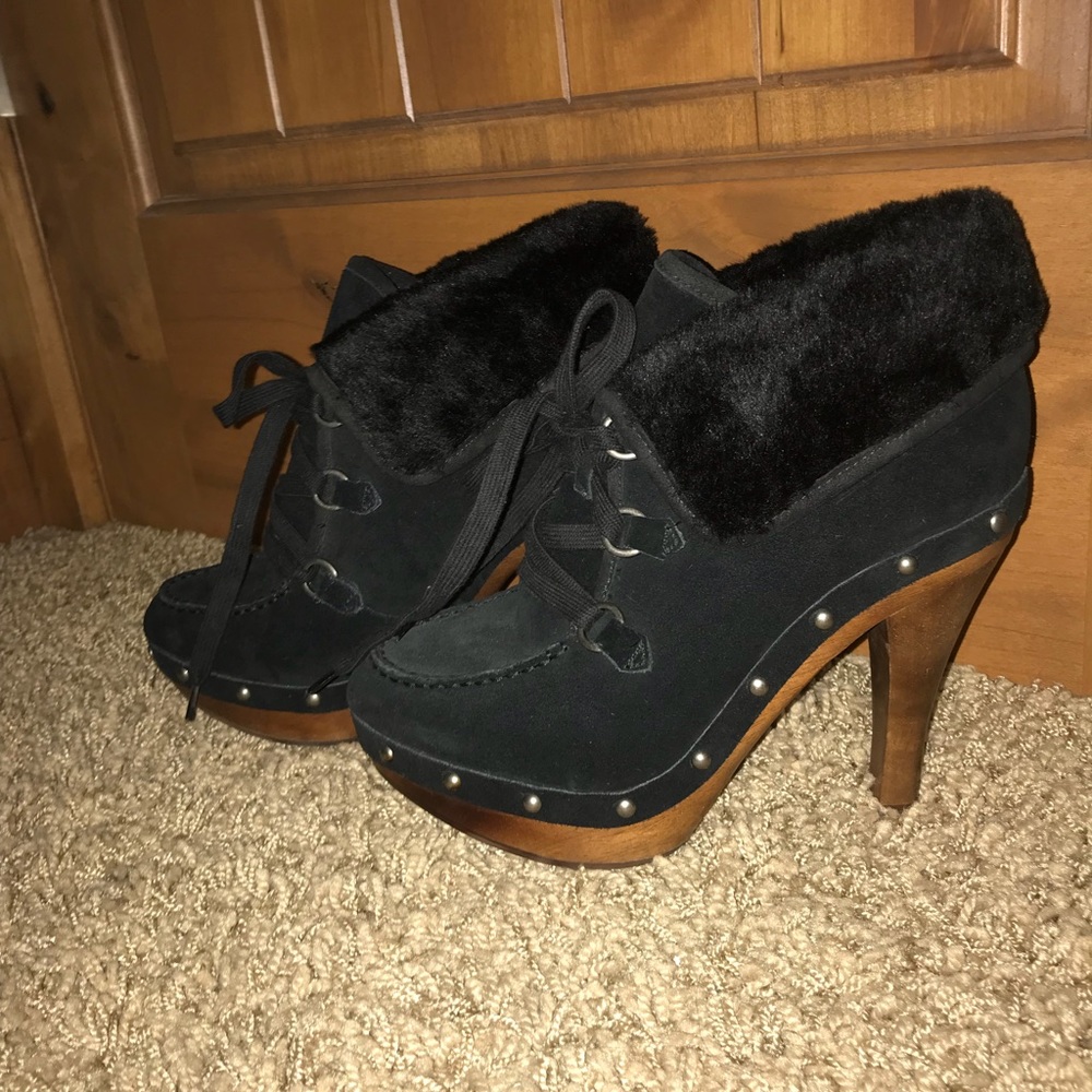 VINTAGE GUESS Gently used black guess heel boot